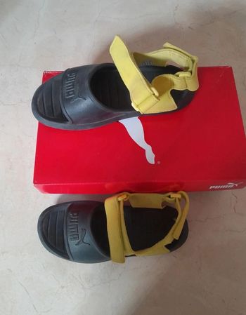 Sandales- Puma -Scratch -taille 32- très bon état 💞