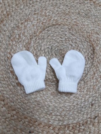 Paire de gants bébé