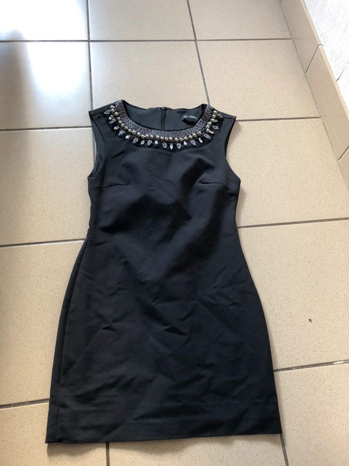 Robe noir moulante