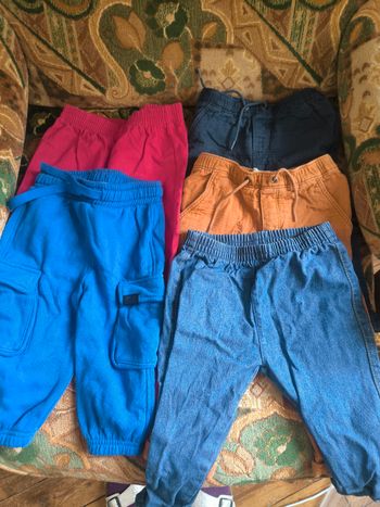 Lot  pantalon taille 18 mois