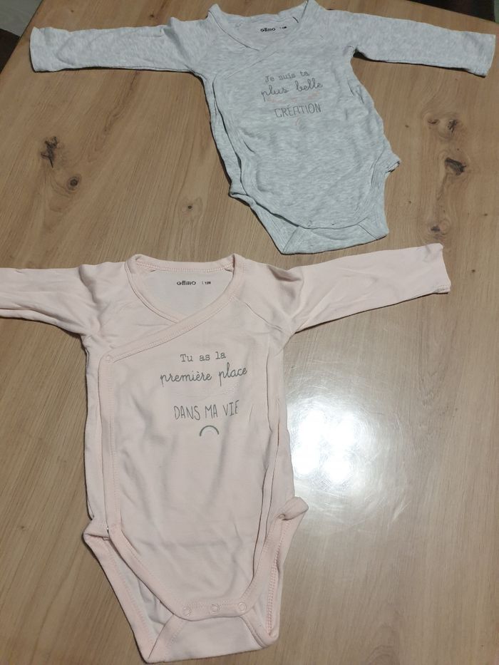 4 bodys 12 mois - photo numéro 1