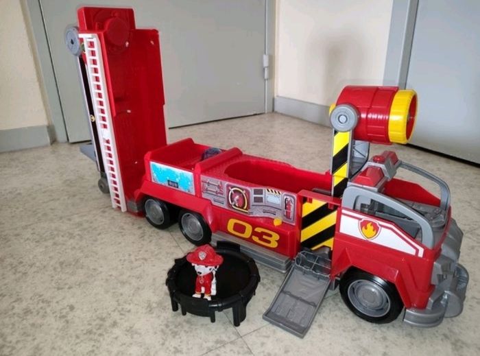 Grand camion de pompiers Marcus