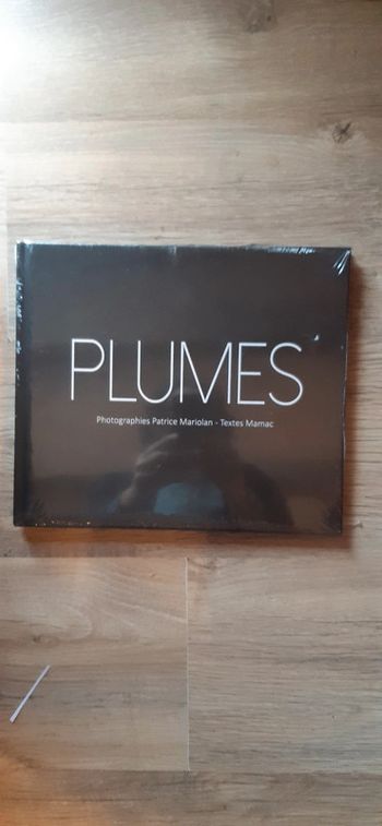 Magnifique livre Plumes NEUF