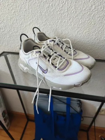 Sneakers Nike react live