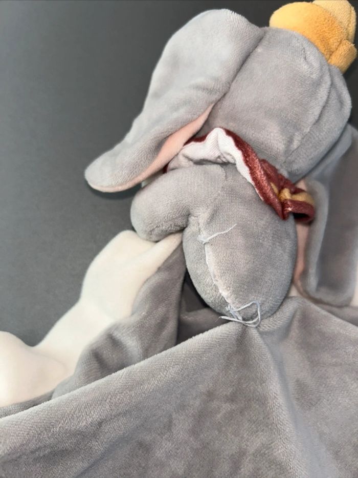 Doudou plat éléphant gris blanc Jaune Dumbo mouchoir couverture Disney baby - photo numéro 4