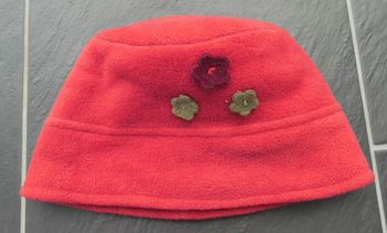 Joli chapeau en polaire fille T 52 cm neuf