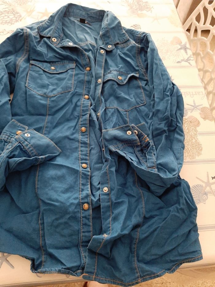 Vend chemise fille en 12ans