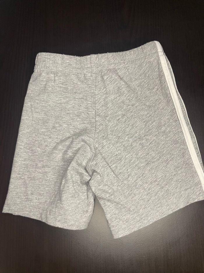 Short Adidas bébé 9-12 mois – Excellent état - photo numéro 2