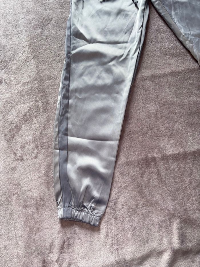 Pantalon gris argenté femme Jean Louis François taille M en très bon état. Effet satiné - photo numéro 7