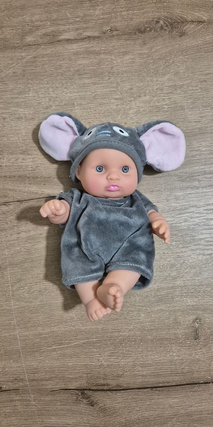 Poupon en costume éléphant