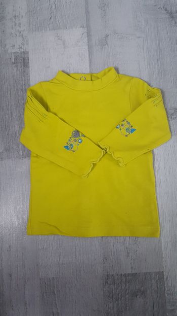 T shirt manches longues vert anis. 1 mois