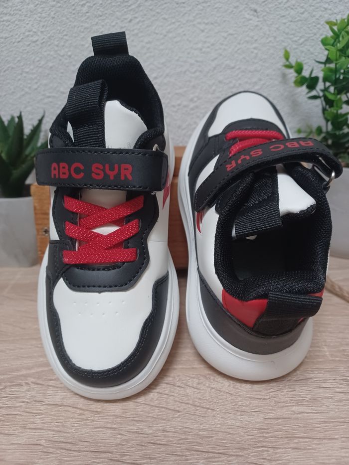 Baskets garçon T 28 - photo numéro 3