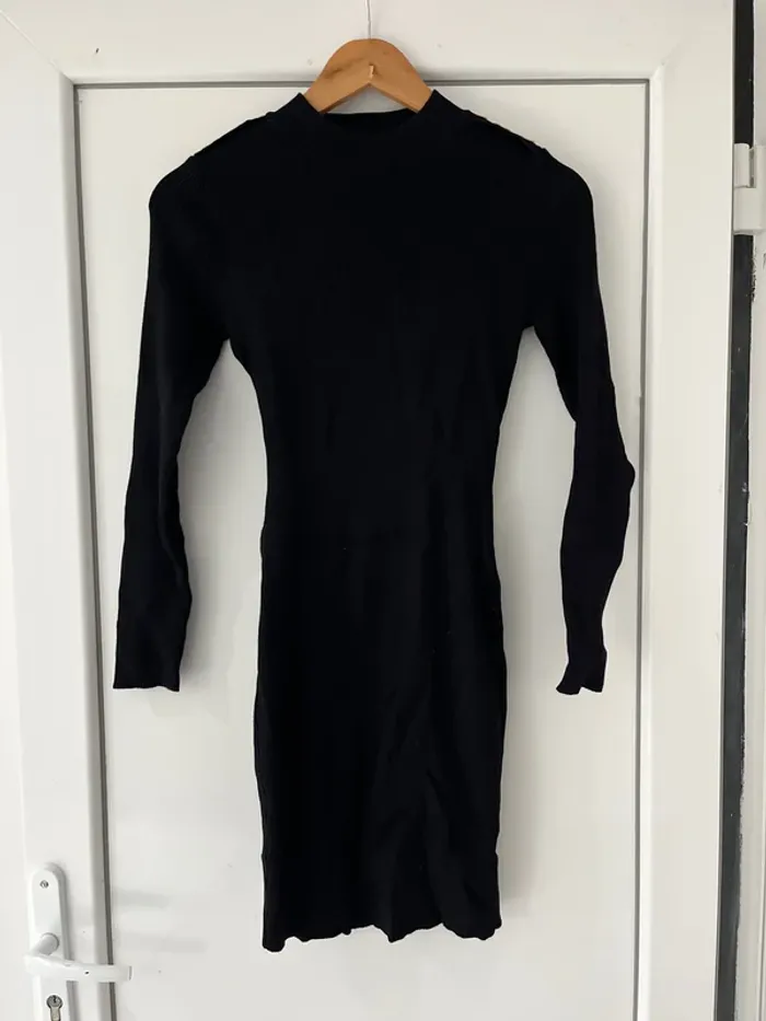 Robe noire moulante
