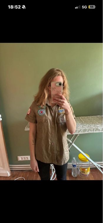 Chemisette kaki à écussons style "Scout / Baroudeur" - Epure