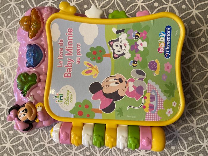 livre musical baby minnie au parc