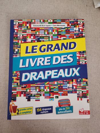 Livre "Le grand livre des drapeaux"