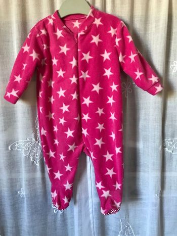 Pyjama polaire fuschia étoiles blanches 3 mois