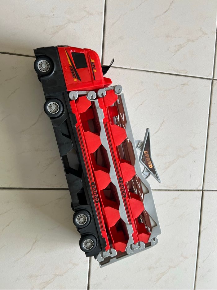 Camion jouet transformable “SPEED TRUCK” – Rampe de course intégrée – 1m90 déplié
