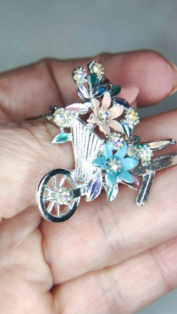Broche brouette de fleurs - photo numéro 4