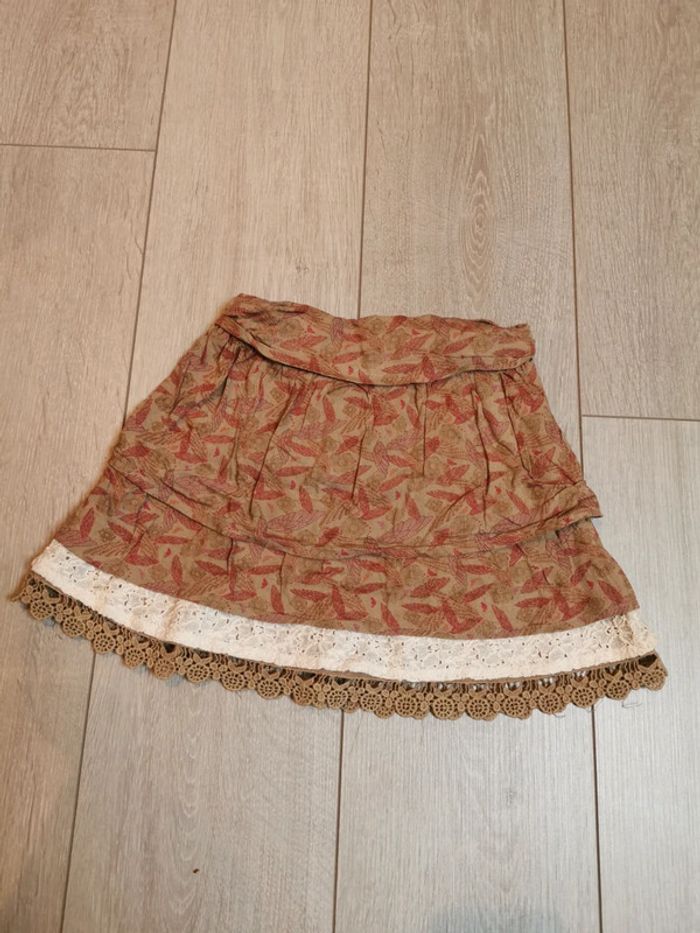 Jupe à volants avec broderie