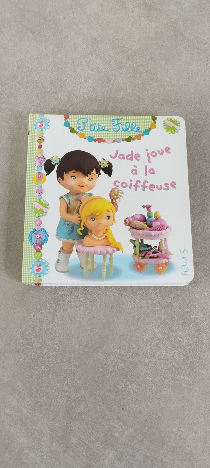 Livre cartonnée jade joue à la coiffeuse fleurus