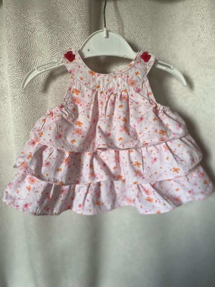 Robe fleurie à volants boutons papillon 3 mois Vert baudet