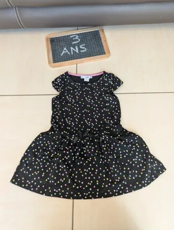 Robe noire motifs coeurs la halle 3 ans