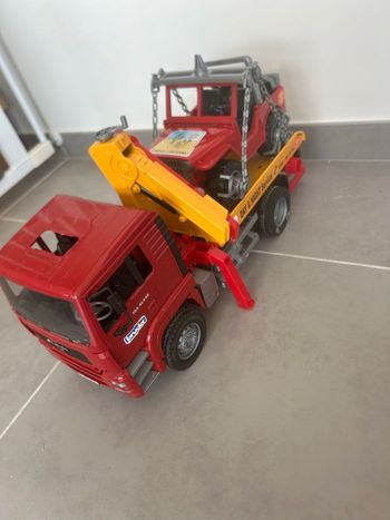 Camion de dépanneuse bruder avec 4x4  jouet enfant
