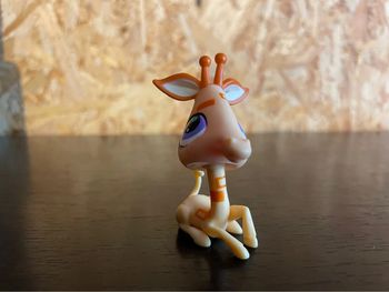 Idée cadeau 🎁 1 figurine Petshop LPS