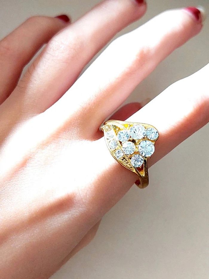 Bague taille 63 neuve doré et pierres blanches - photo numéro 3