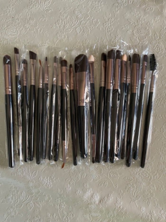 Pinceaux à maquillage noir