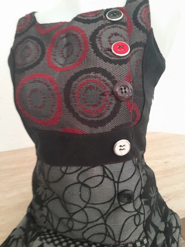 Robe originale 💫doublé 💫jolie boutons sur le côté 💫Taille 36 - photo numéro 3