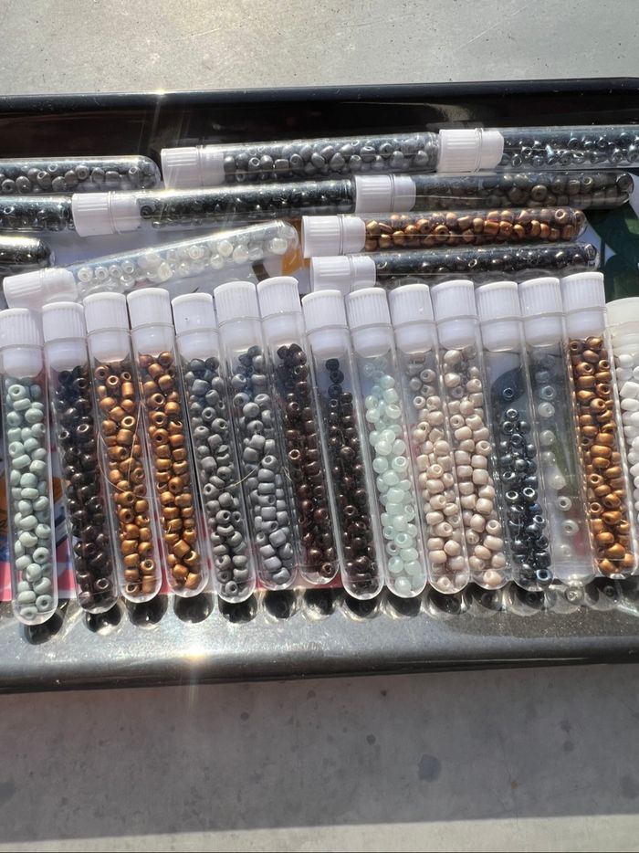 Lot de perles multicolores en tubes - photo numéro 3