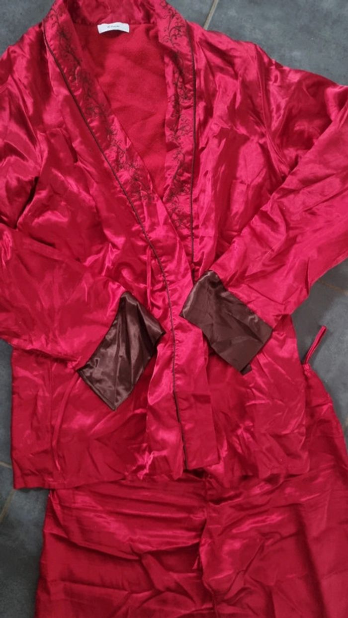 Lot 3 pièces pyjama EtAM satin 42 rouge haut sans manches pantalon  et robe de chambre - photo numéro 4