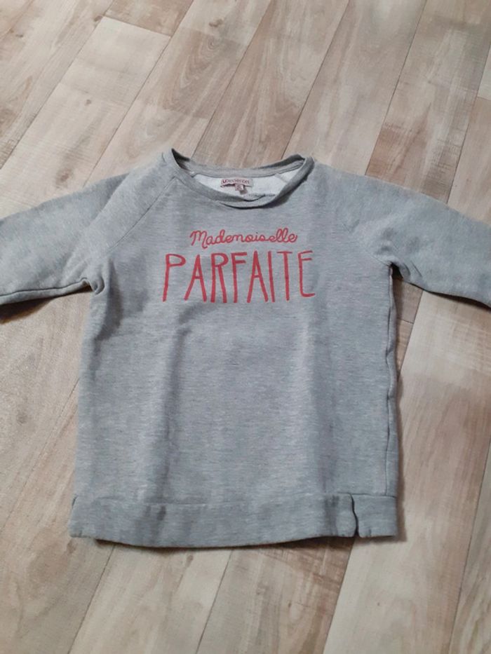 Sweat fille gris chiné écritures rouge 6 ans