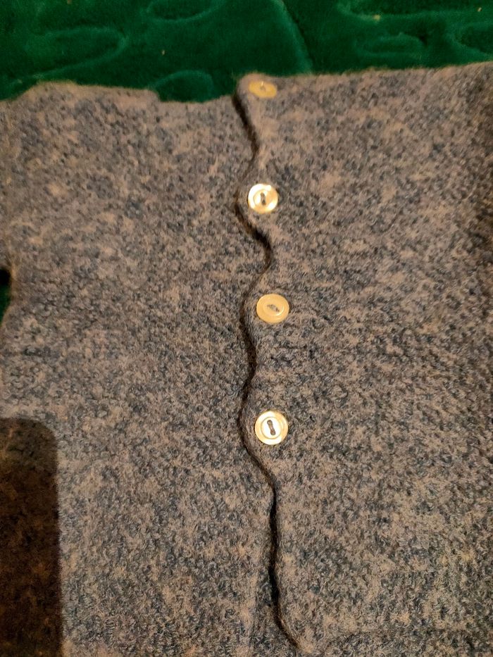 Gilet tricoté main 3 mois - photo numéro 2