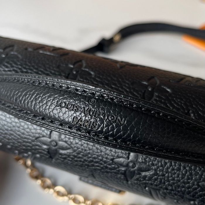 Louis Vuitton Tout neuf, jamais utilisé.
taille:39 x 30 x 15 cmM12429 - photo numéro 9