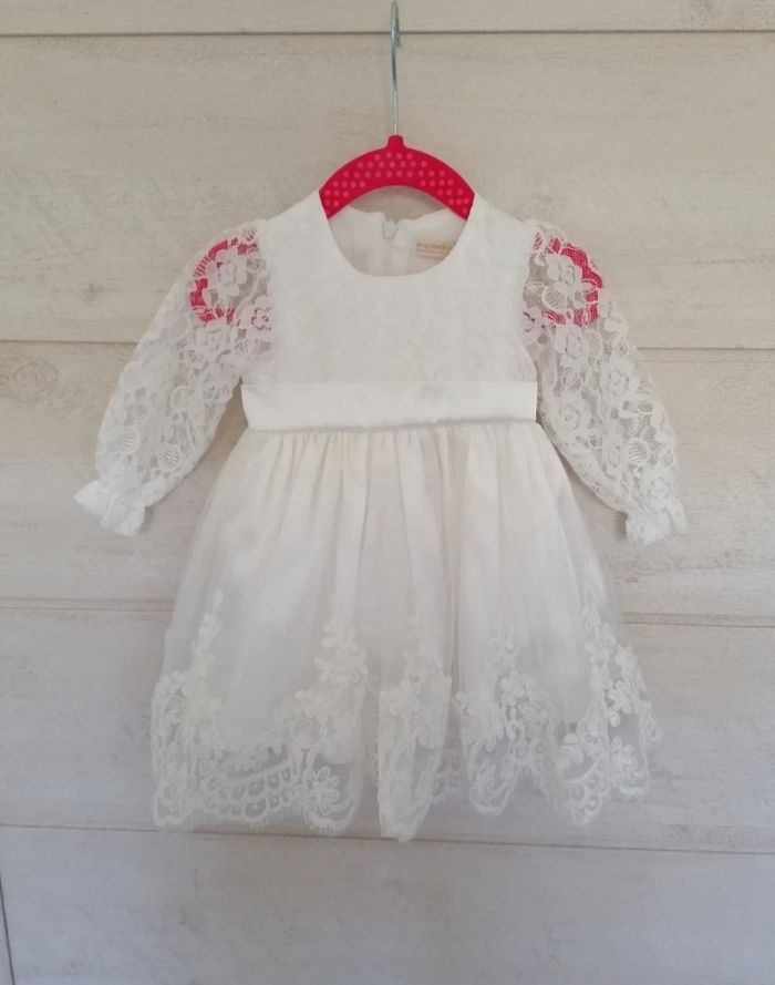 Robe en dentelle 1-3 mois - photo numéro 1