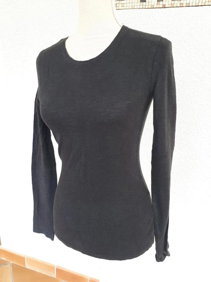 20 € T-shirt manches longues noir Hel's vintage