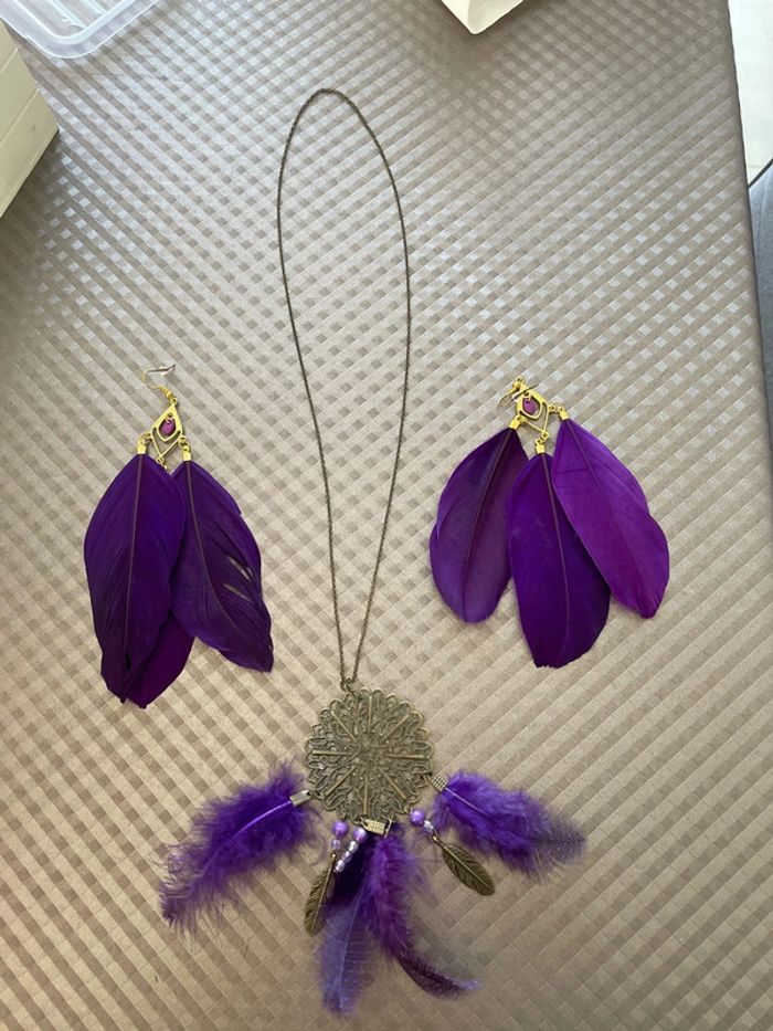 Ensemble collier /boucles d oreilles plumes