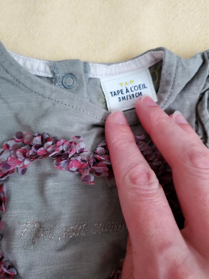 Lot 2 t-shirts 3 mois - photo numéro 2