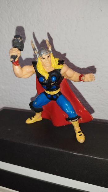 Figurine Marvel Thor 1996 figure rare yolanda comics vintage