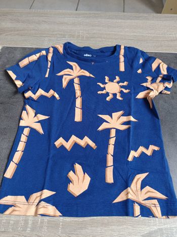 Tee-shirt manches courtes avec des tropicals