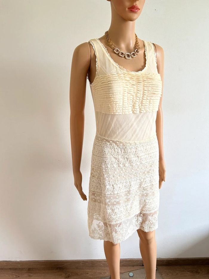Robe jaune beige avec dentelle Massimo Dutti taille S jamais portée - photo numéro 2