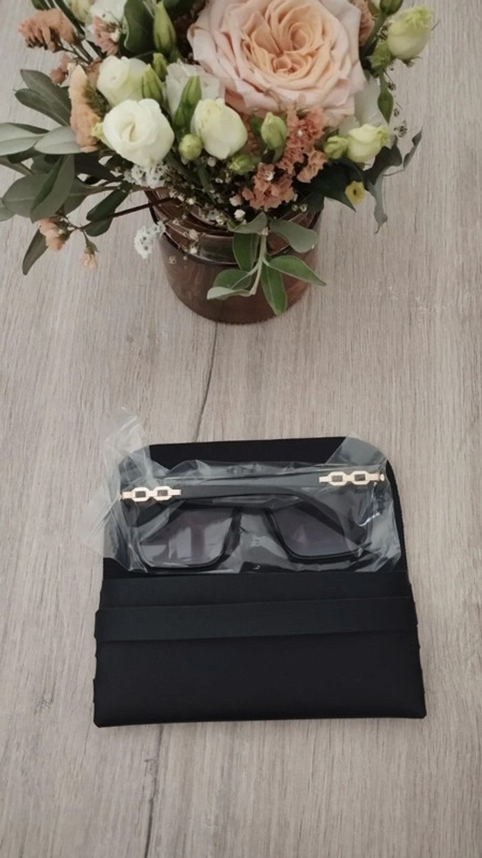 Paire lunette soleil femme +étui + lingette neuf - photo numéro 3