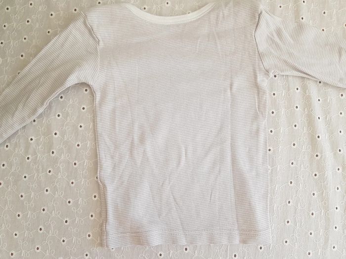 Tee-shirt / tricot de peau - photo numéro 3