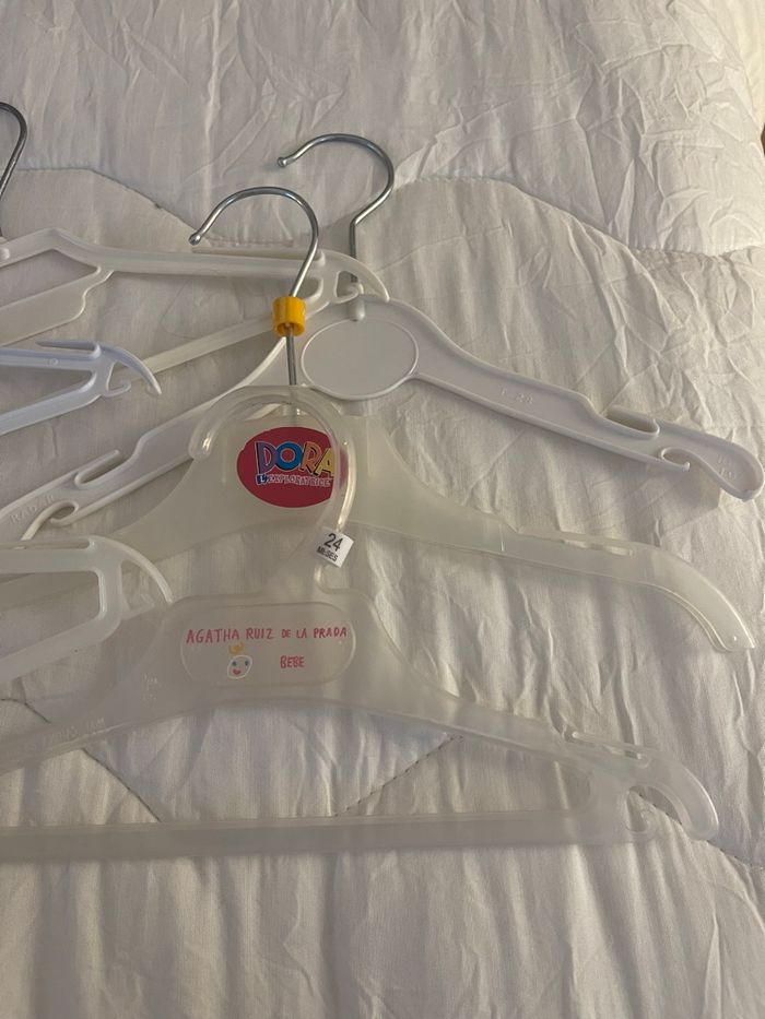 Lot de 12 cintres enfants