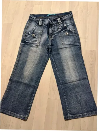 Pantacourt, M. Collection en jean taille 38 effet délavé, très bon état.