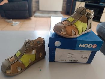 Sandales sandalettes neuves taille 18