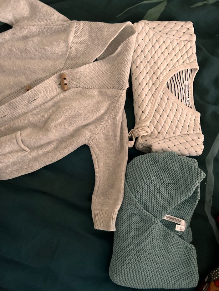 Lot 3 pull (2 caches coeur ) en 3 mois